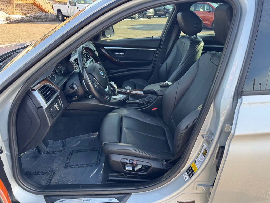 2018 BMW 3 Series Image 16