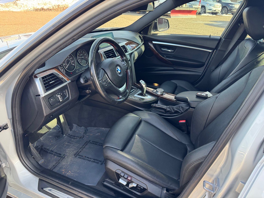 2018 BMW 3 Series Image 17