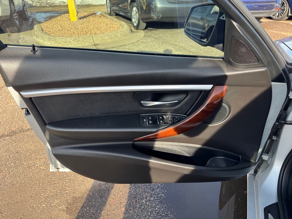 2018 BMW 3 Series Image 19