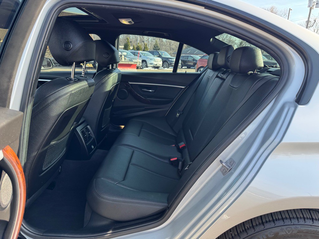 2018 BMW 3 Series Image 20