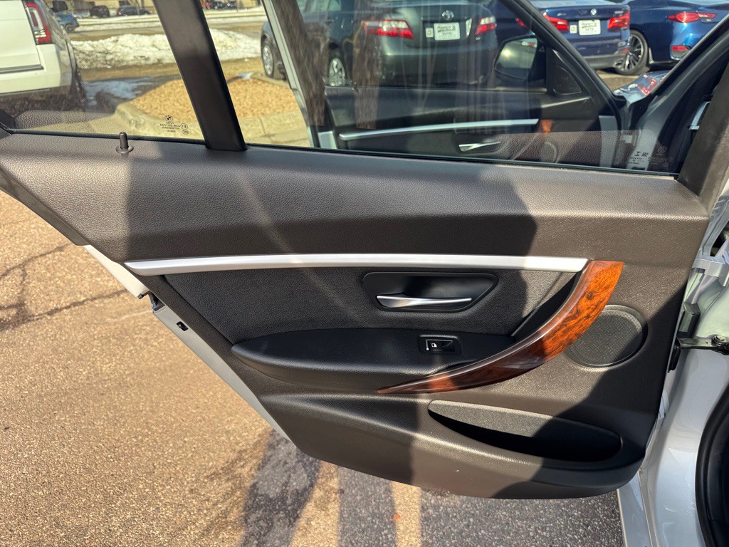 2018 BMW 3 Series Image 22