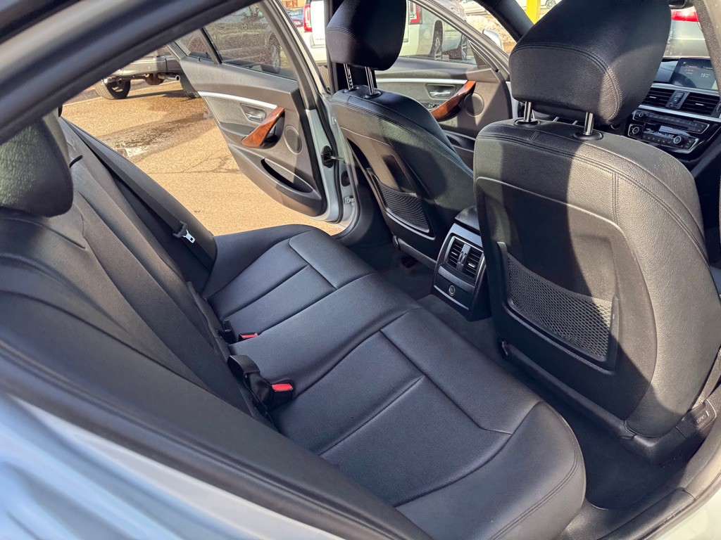 2018 BMW 3 Series Image 25