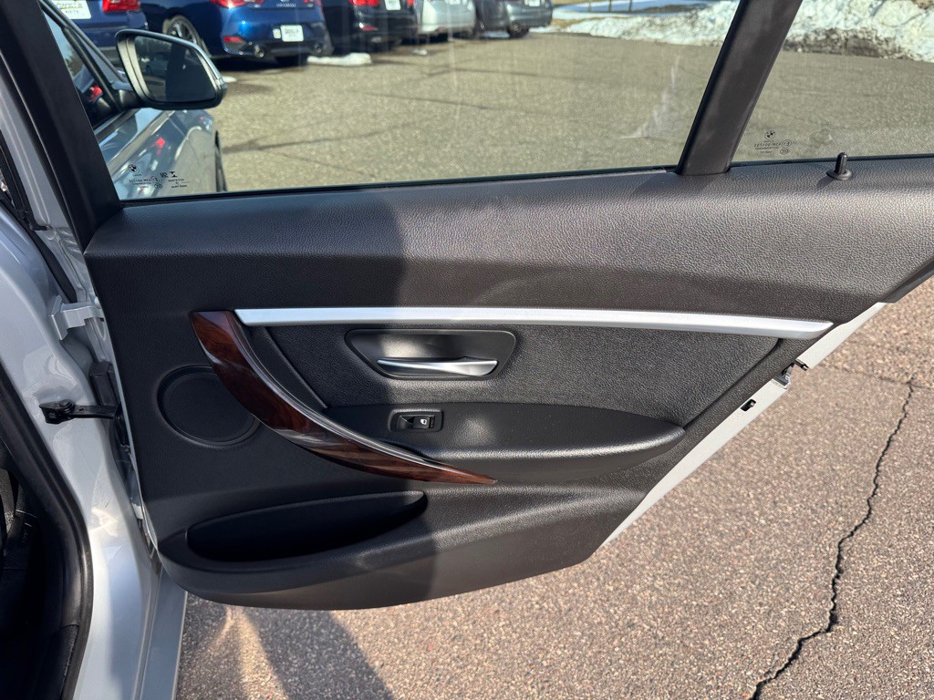 2018 BMW 3 Series Image 26