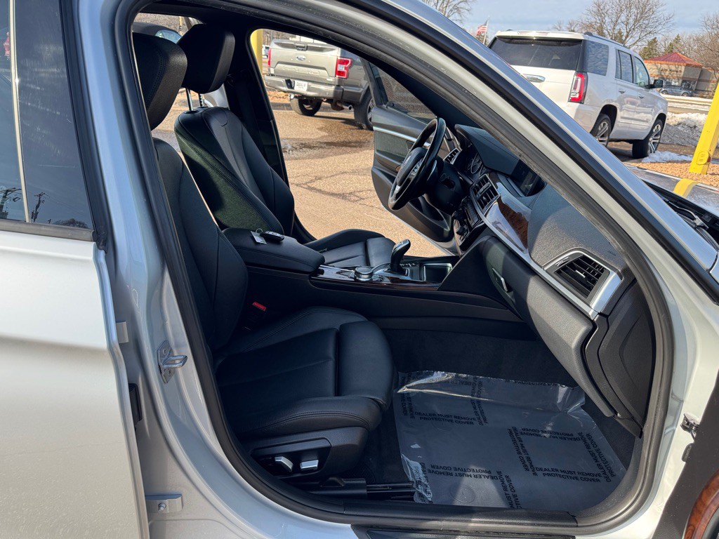2018 BMW 3 Series Image 27