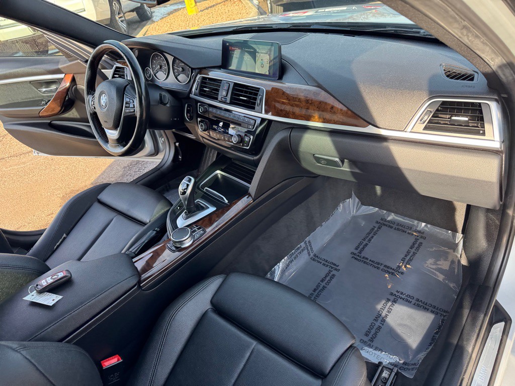 2018 BMW 3 Series Image 29