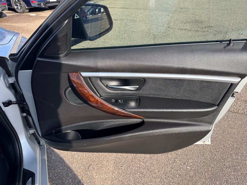 2018 BMW 3 Series Image 30