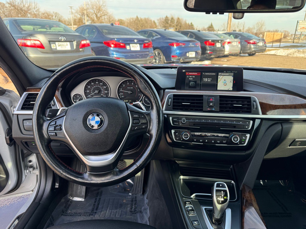 2018 BMW 3 Series Image 32