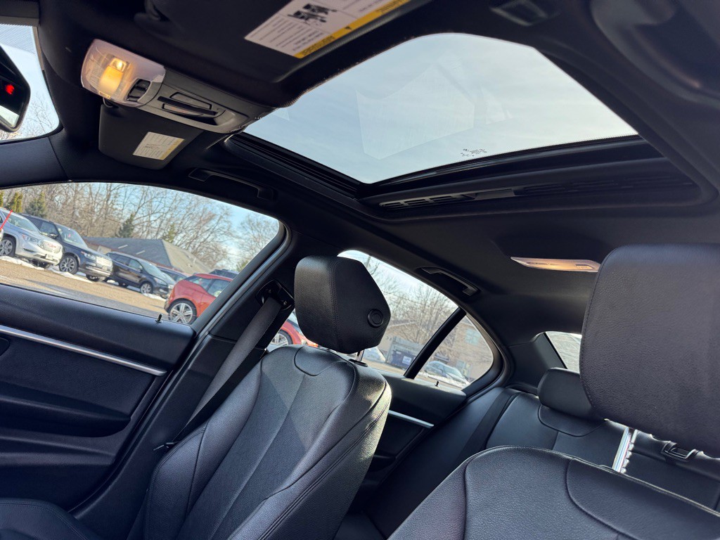 2018 BMW 3 Series Image 33