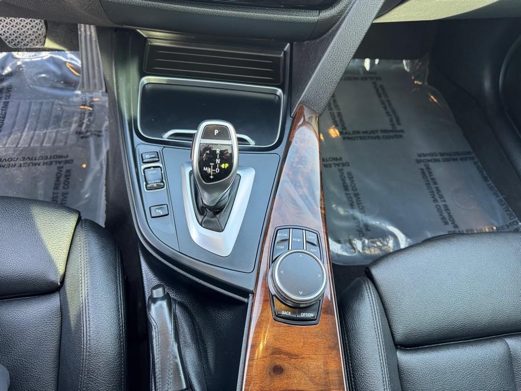 2018 BMW 3 Series Image 35