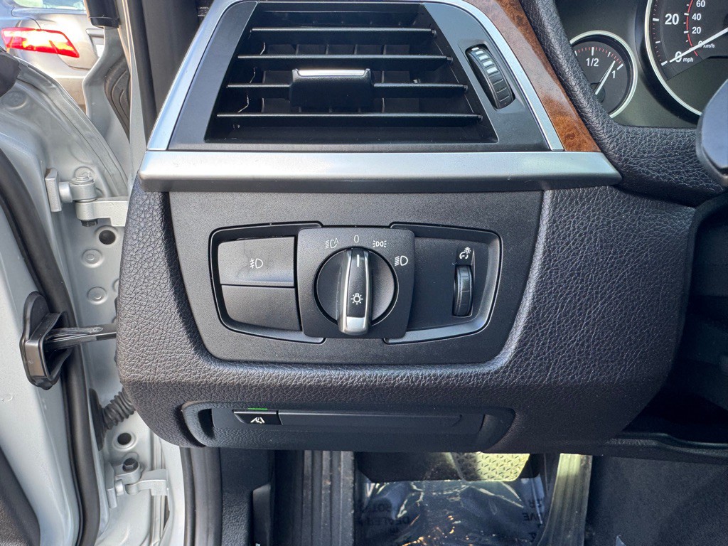 2018 BMW 3 Series Image 49