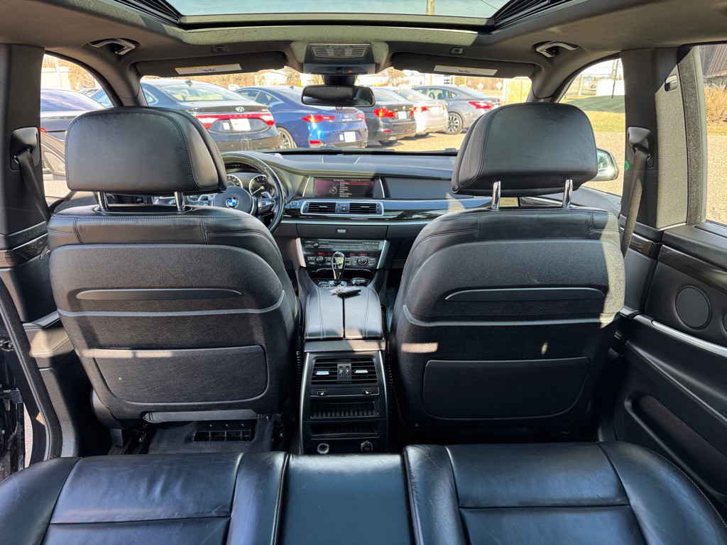 2017 BMW 5 Series Image 23