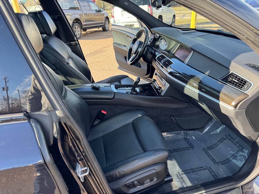 2017 BMW 5 Series Image 29