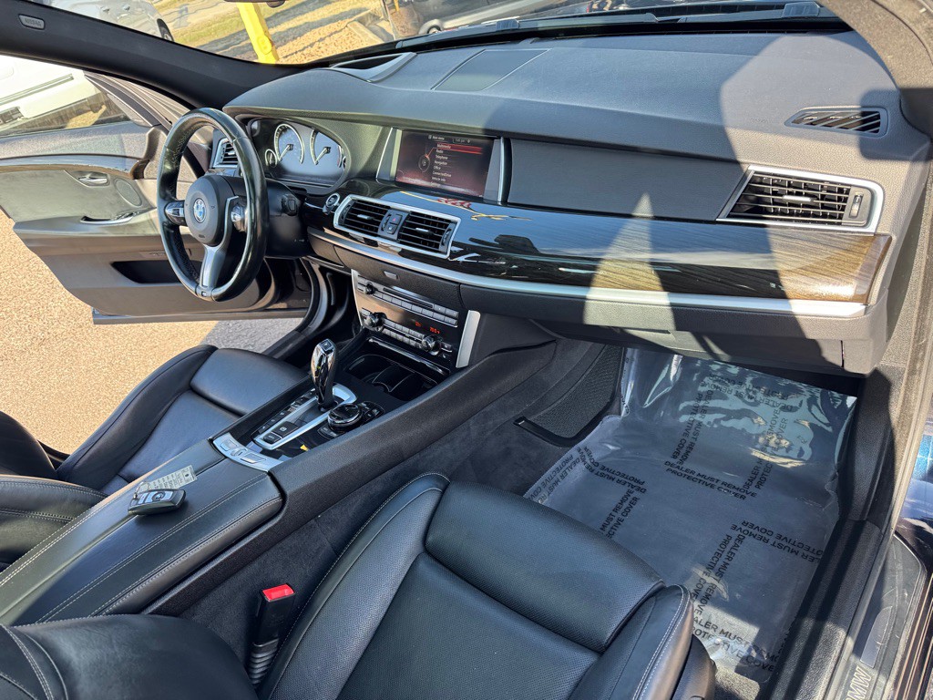 2017 BMW 5 Series Image 30