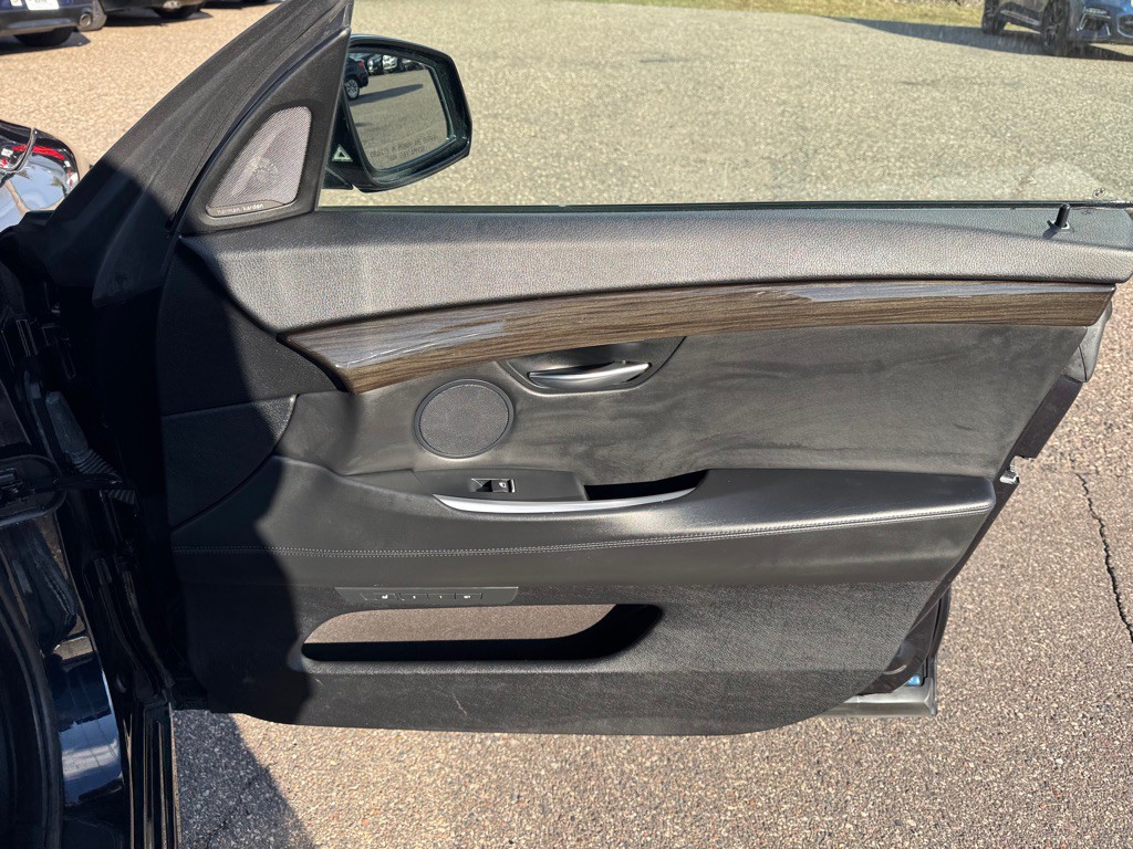 2017 BMW 5 Series Image 31
