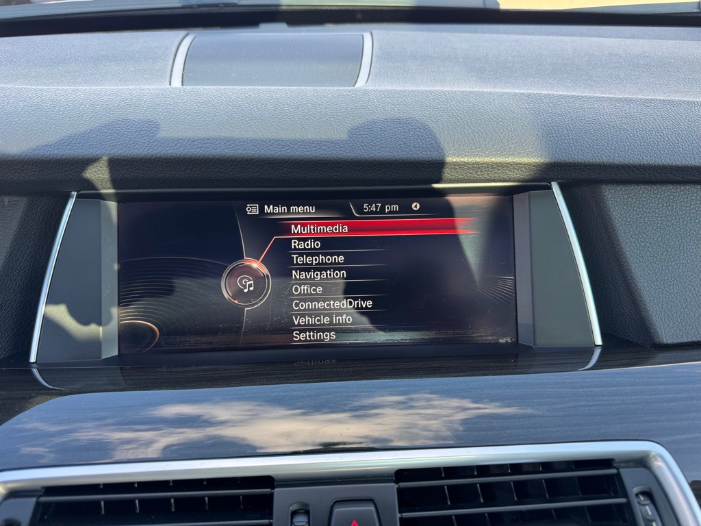 2017 BMW 5 Series Image 45