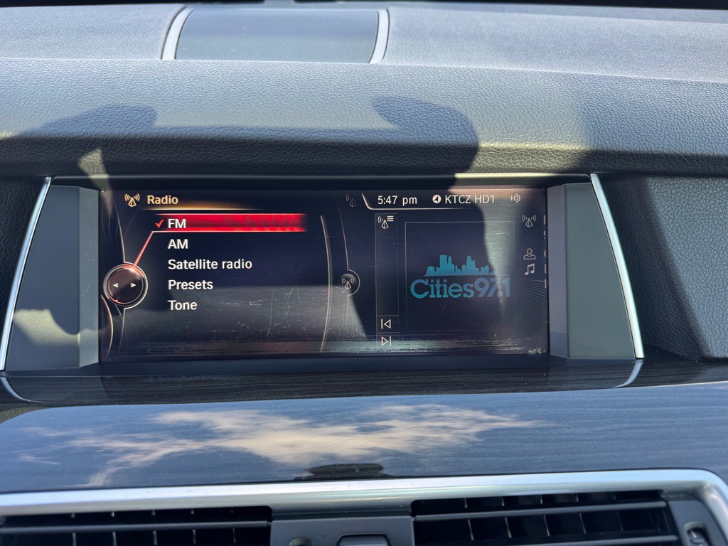 2017 BMW 5 Series Image 46