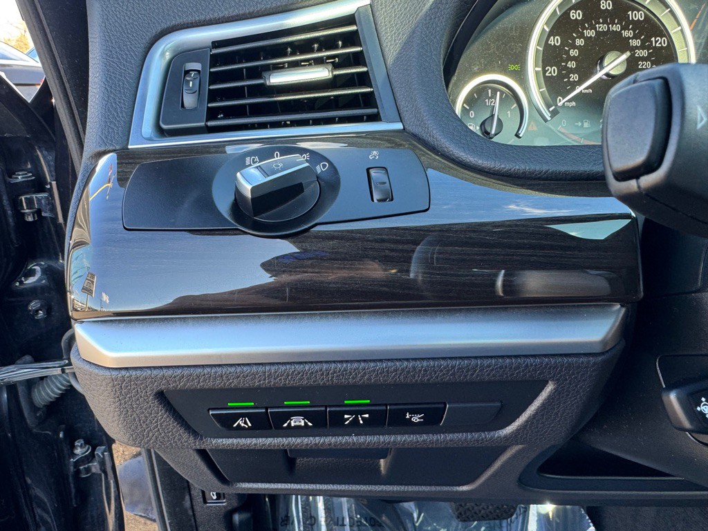 2017 BMW 5 Series Image 59