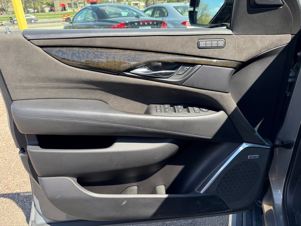 2019 Cadillac Escalade Image 16