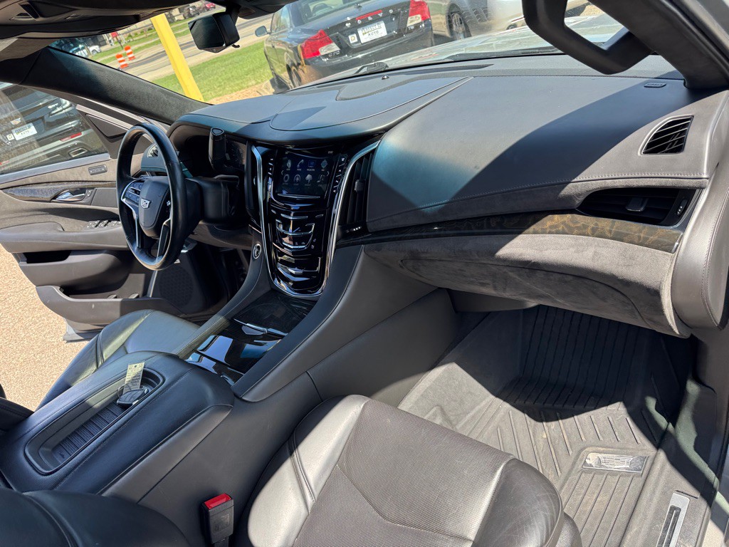 2019 Cadillac Escalade Image 32