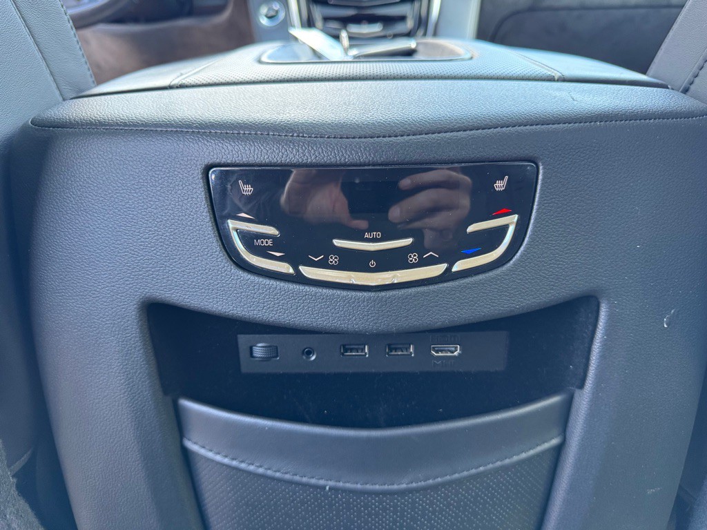 2019 Cadillac Escalade Image 36