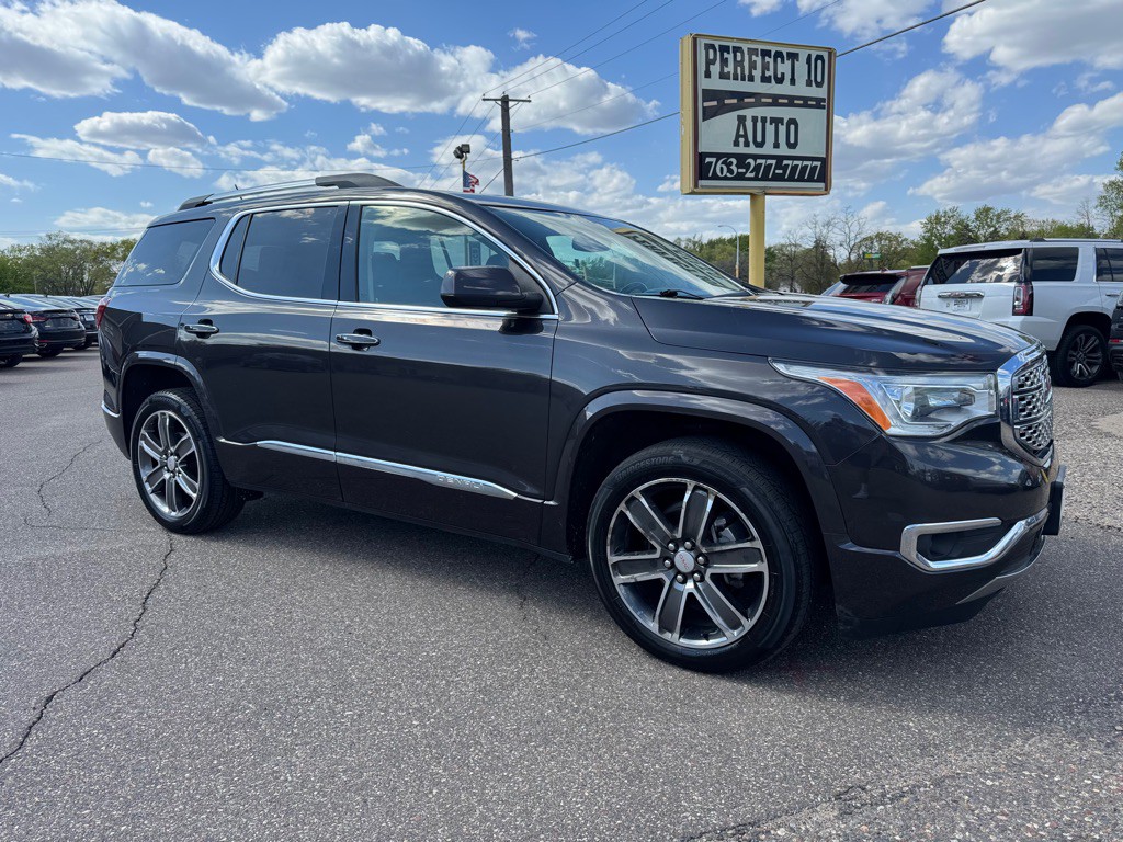 2017 GMC Acadia Image 2