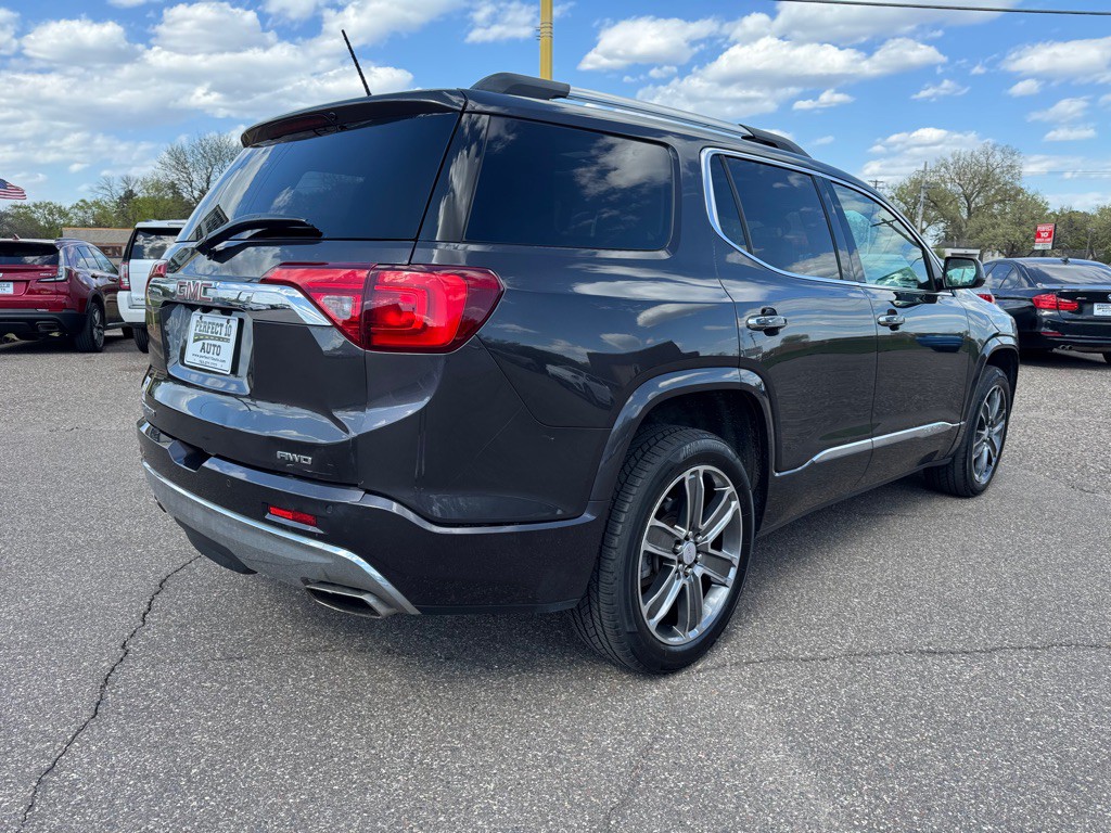 2017 GMC Acadia Image 4