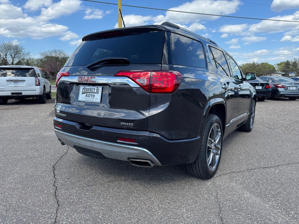 2017 GMC Acadia Image 5