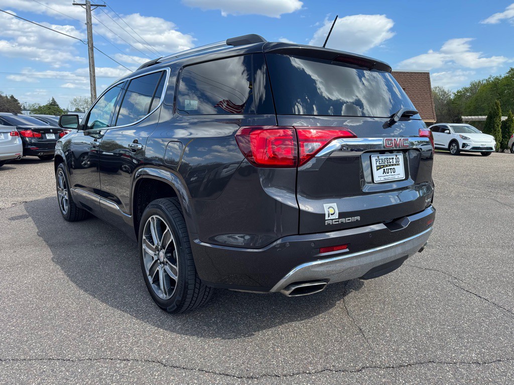 2017 GMC Acadia Image 7