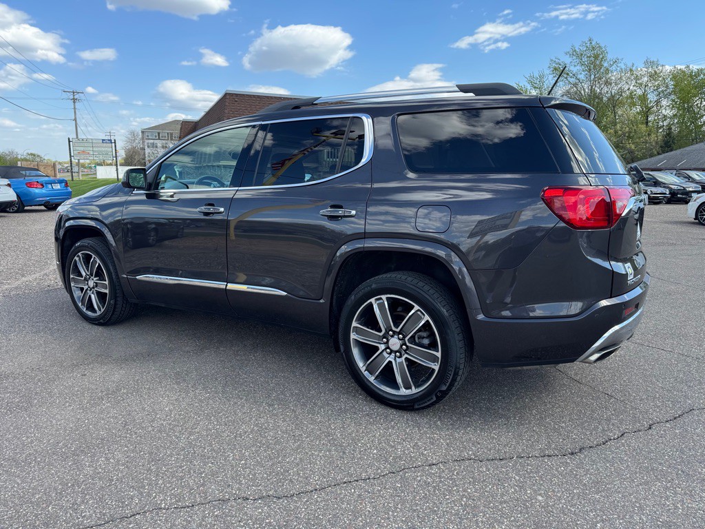 2017 GMC Acadia Image 8