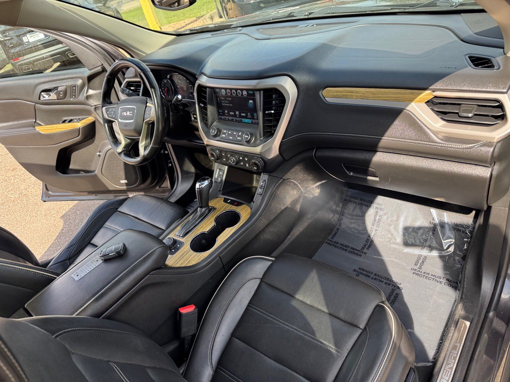 2017 GMC Acadia Image 32