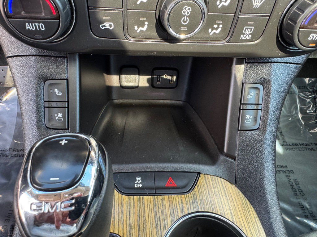 2017 GMC Acadia Image 38