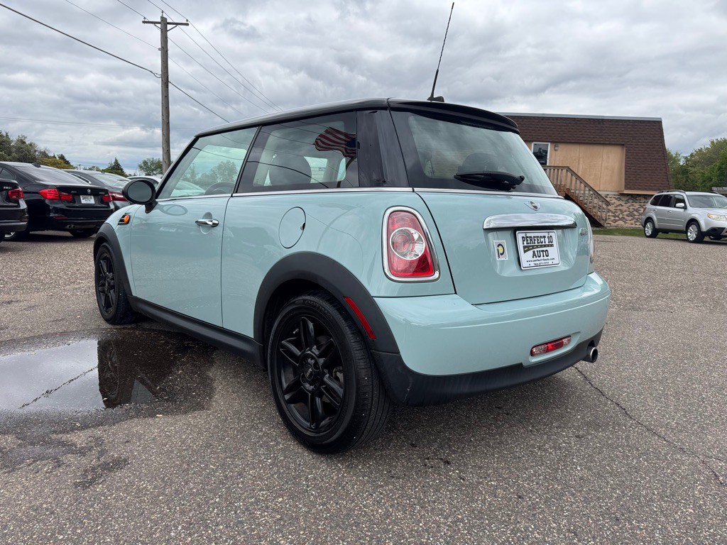 2012 MINI Cooper Image 7