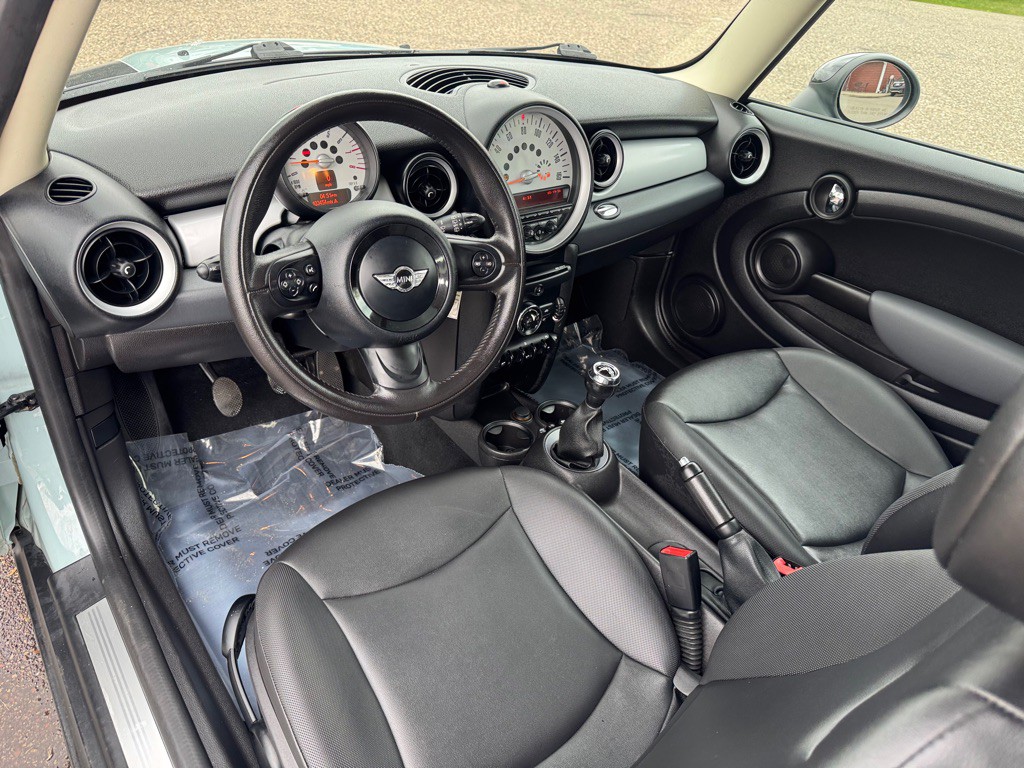 2012 MINI Cooper Image 15