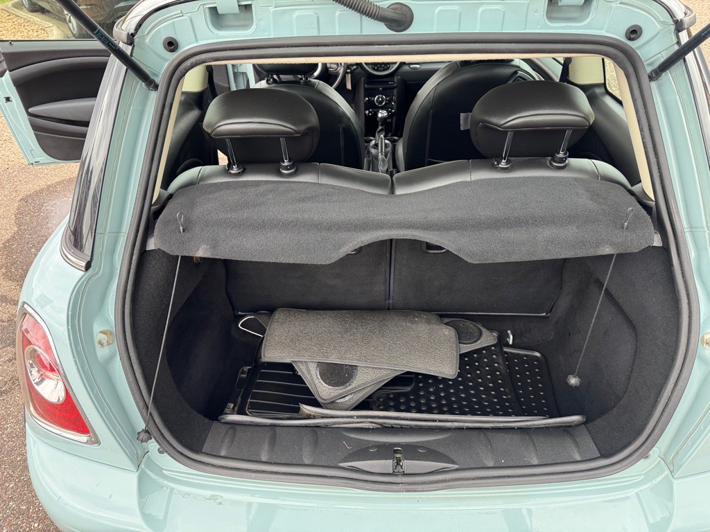 2012 MINI Cooper Image 18