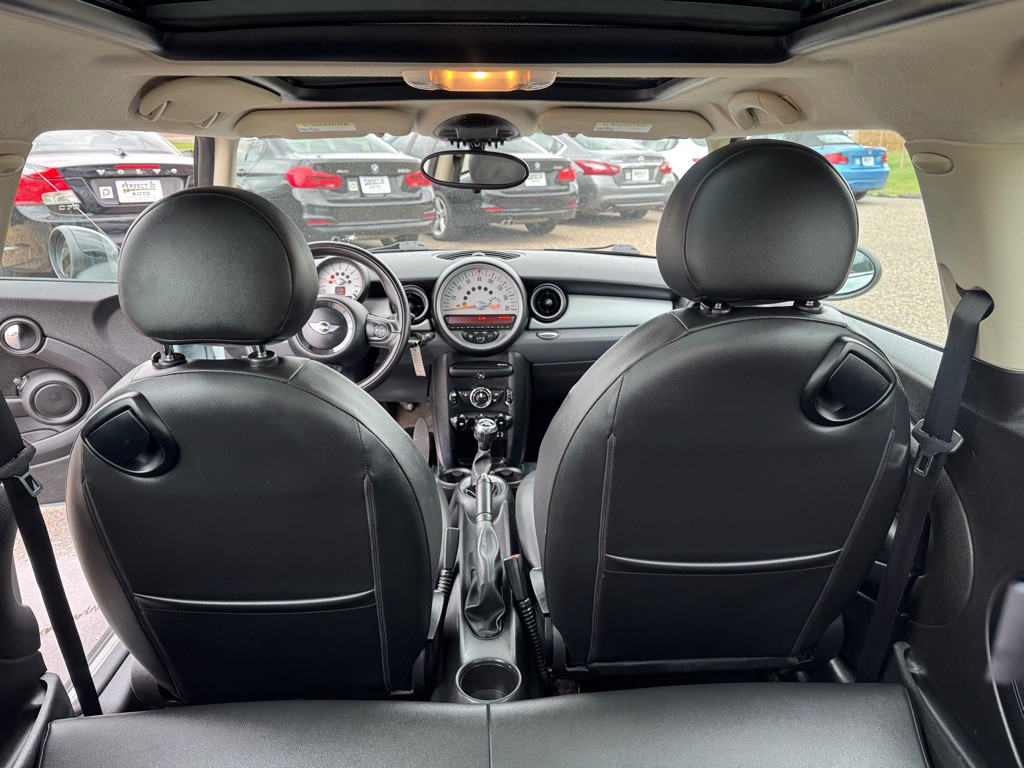 2012 MINI Cooper Image 19