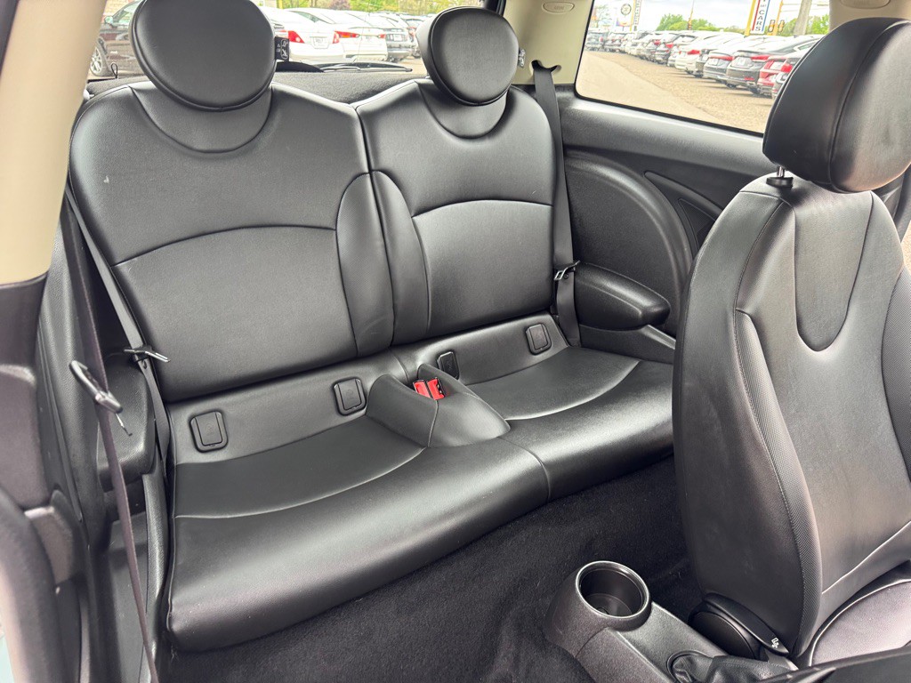 2012 MINI Cooper Image 24