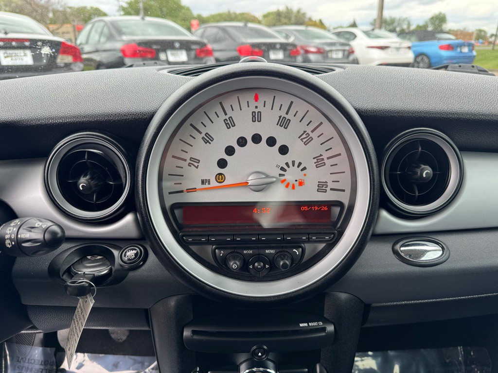 2012 MINI Cooper Image 28