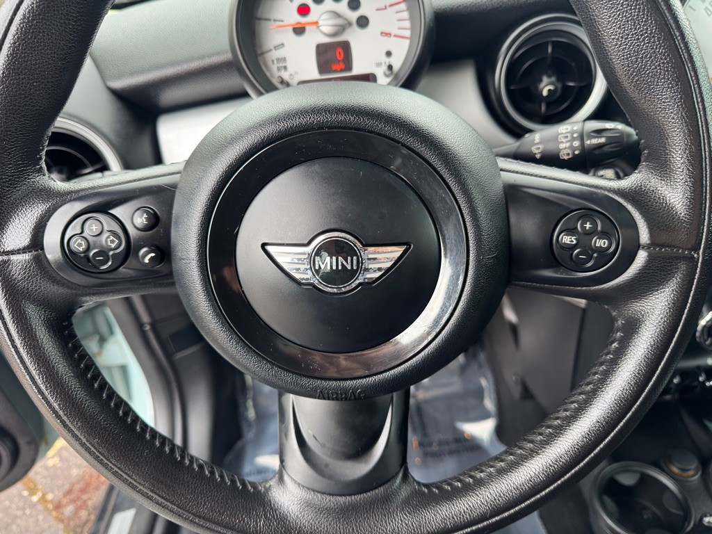 2012 MINI Cooper Image 30