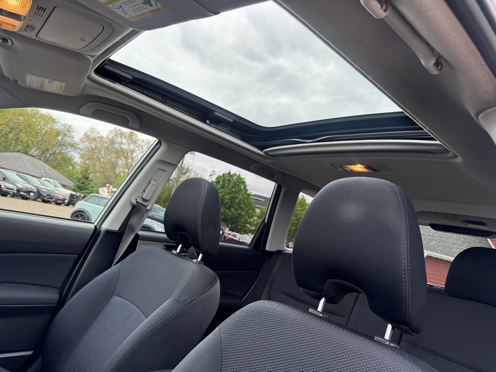 2011 Subaru Forester Image 32