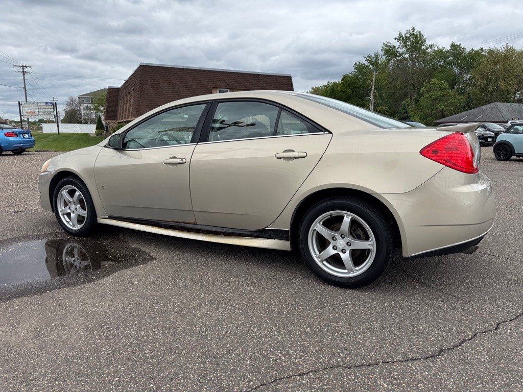 2009 Pontiac G6 Image 8