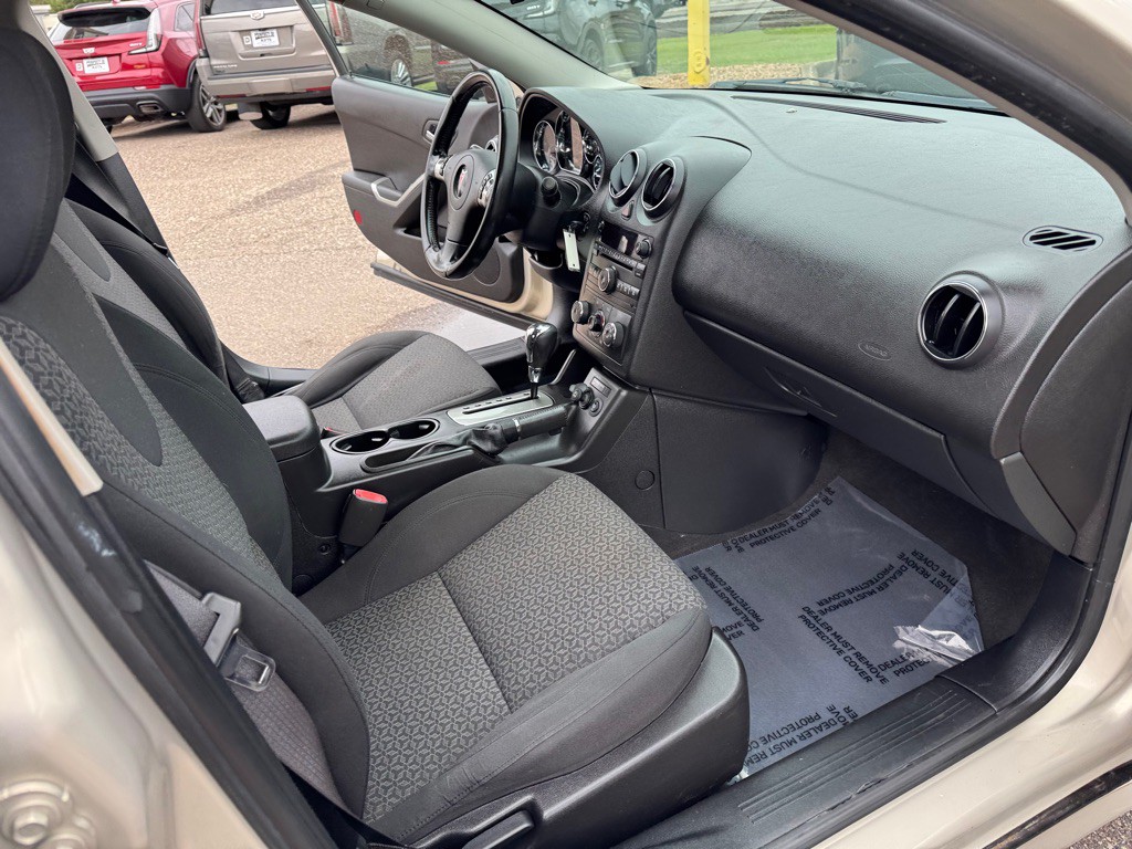 2009 Pontiac G6 Image 24