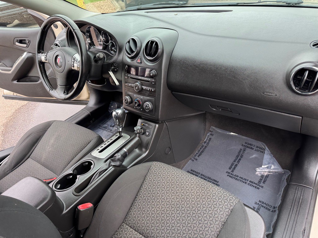 2009 Pontiac G6 Image 25