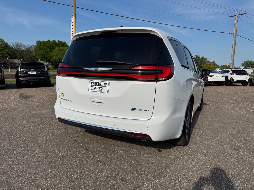 2024 Chrysler Pacifica Image 5
