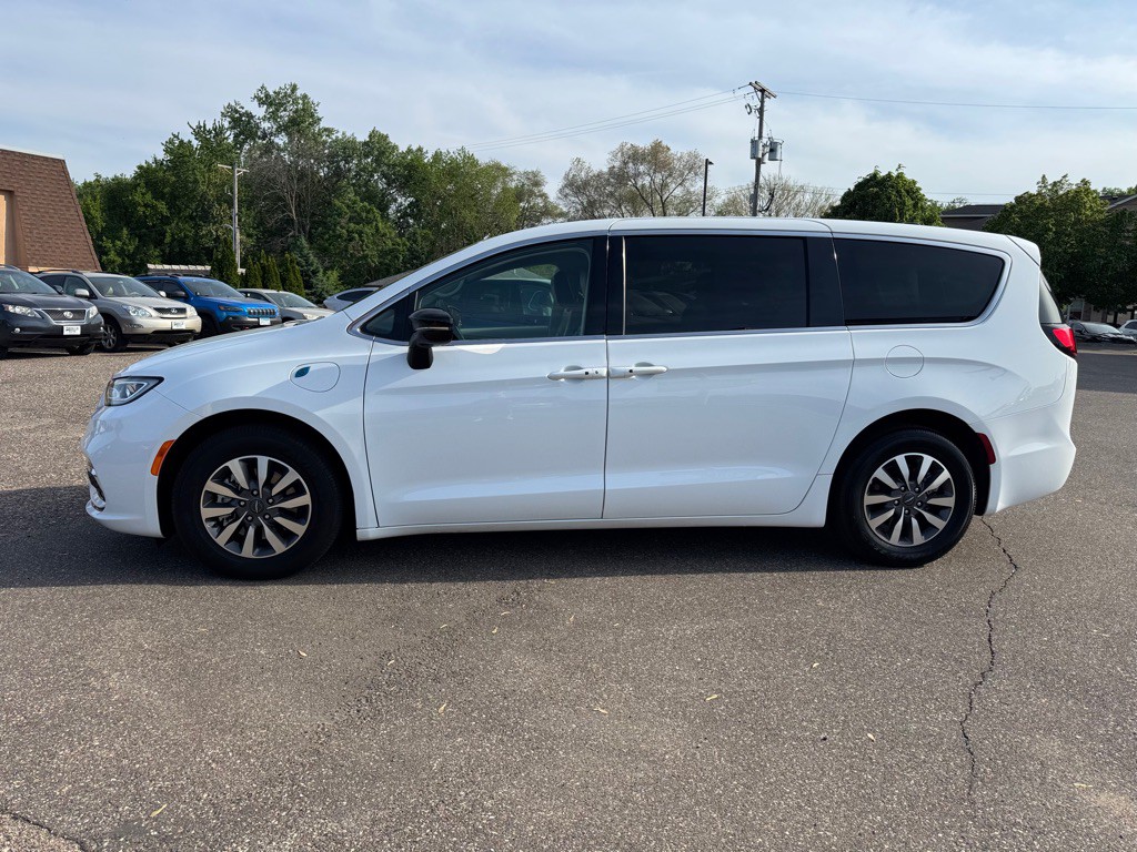 2024 Chrysler Pacifica Image 9