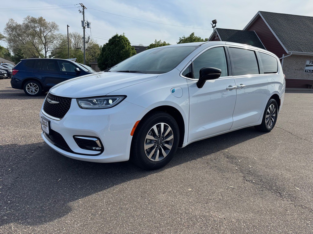 2024 Chrysler Pacifica Image 10