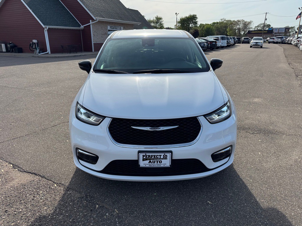 2024 Chrysler Pacifica Image 12