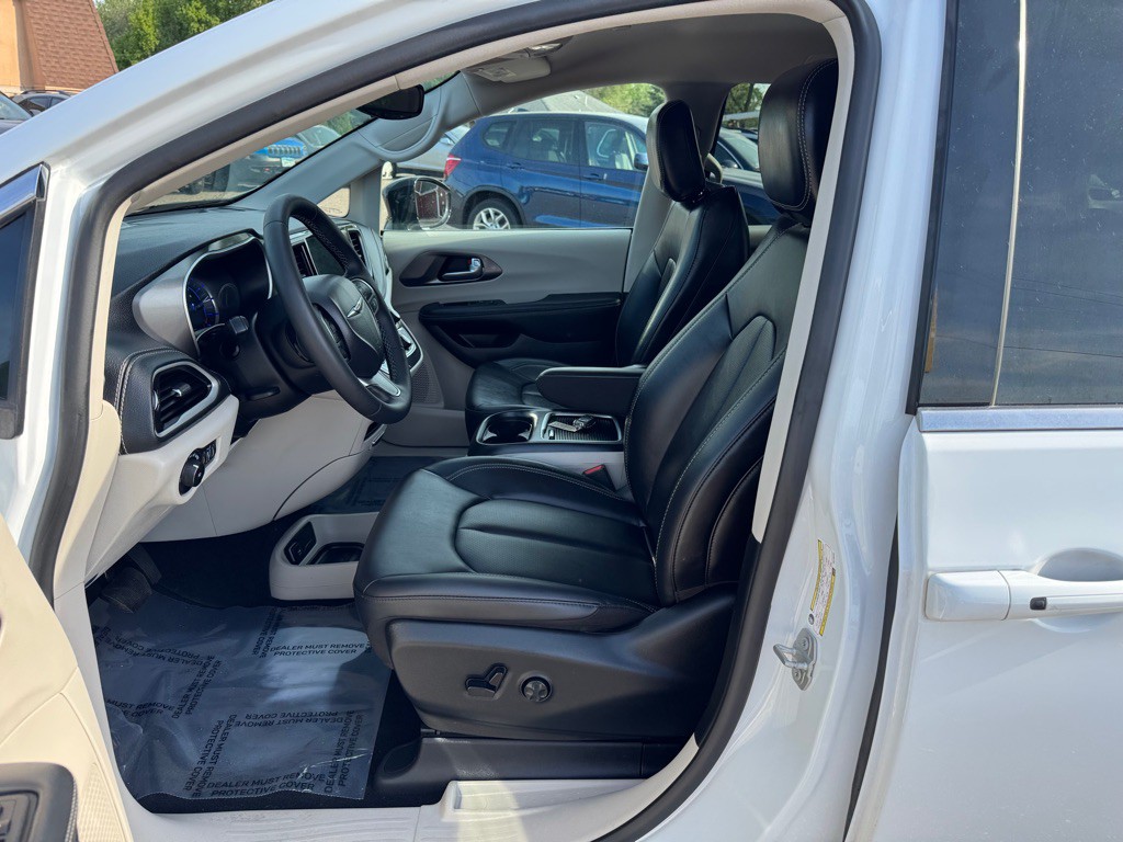 2024 Chrysler Pacifica Image 13