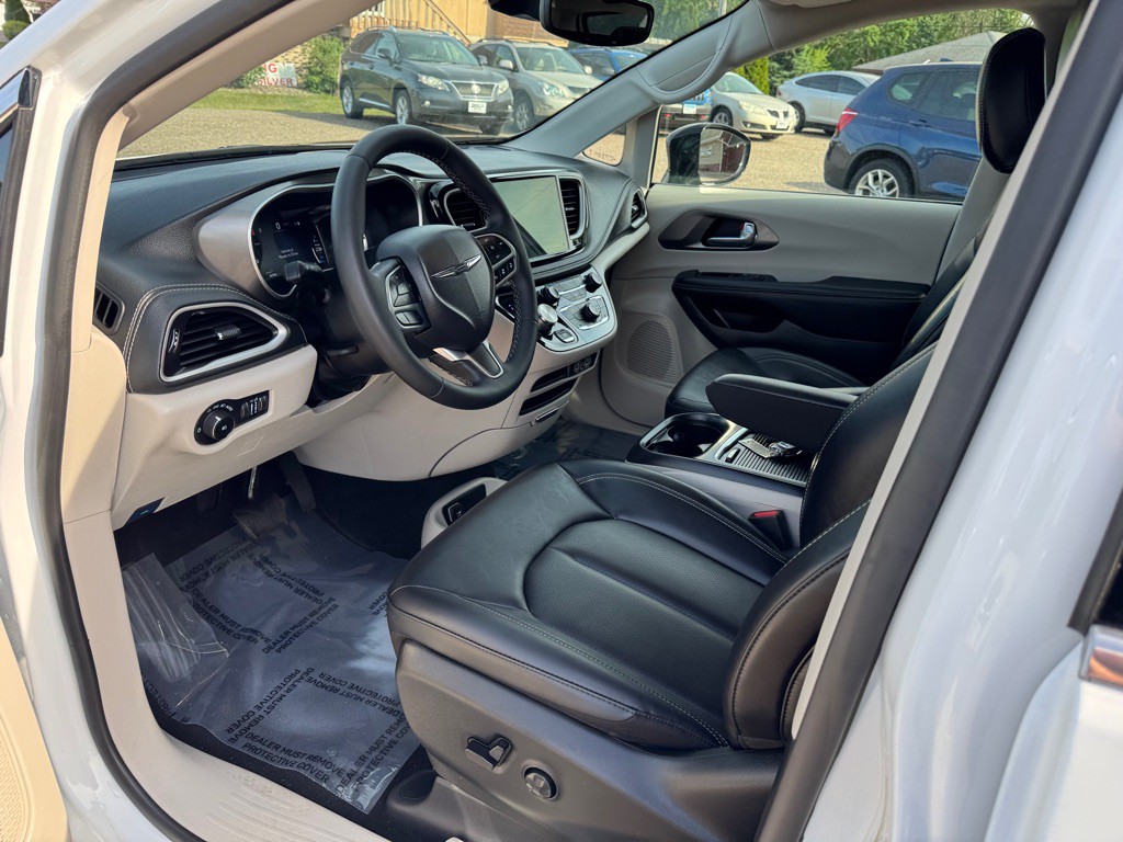 2024 Chrysler Pacifica Image 14