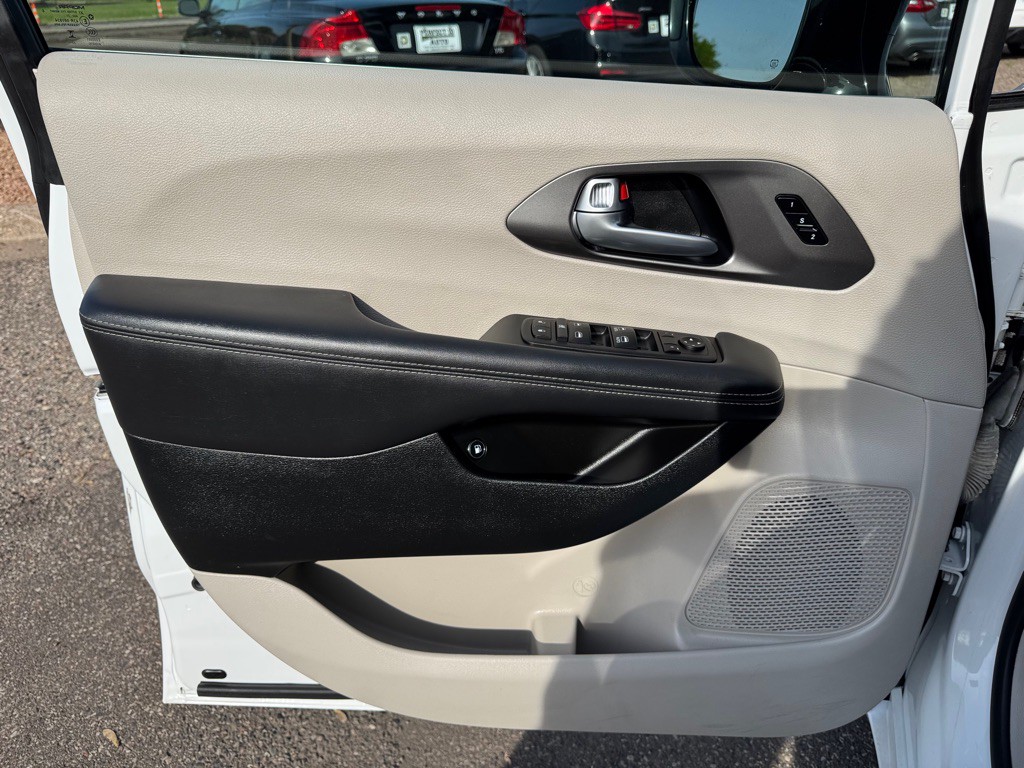 2024 Chrysler Pacifica Image 16