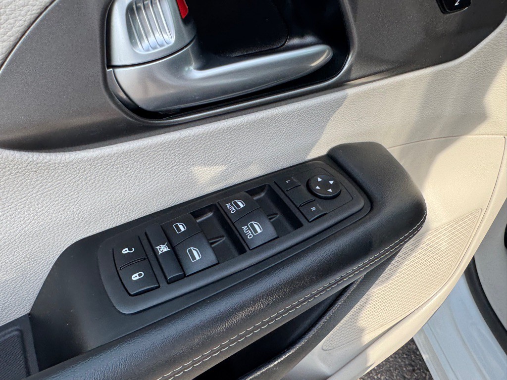 2024 Chrysler Pacifica Image 17